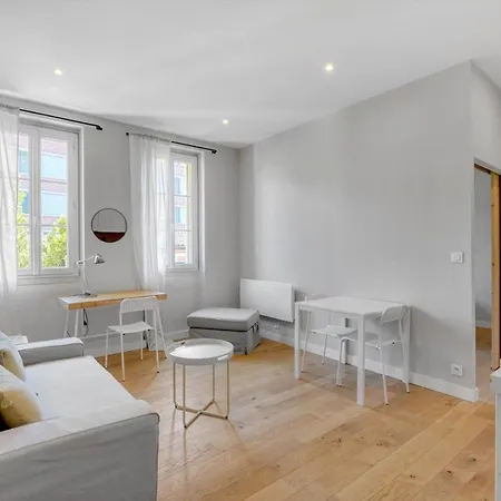 Bright 35M For 2 Near The Capitol